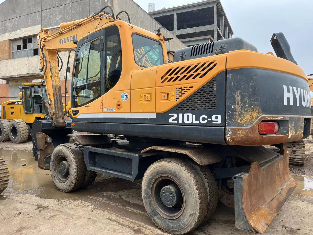 HYUNDAI R210W-9 - Bager na kolesih: slika 3 HYUNDAI R210W-9 - Bager na kolesih: slika 3