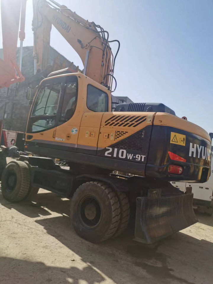 HYUNDAI R210W-9 - Bager na kolesih: slika 4 HYUNDAI R210W-9 - Bager na kolesih: slika 4