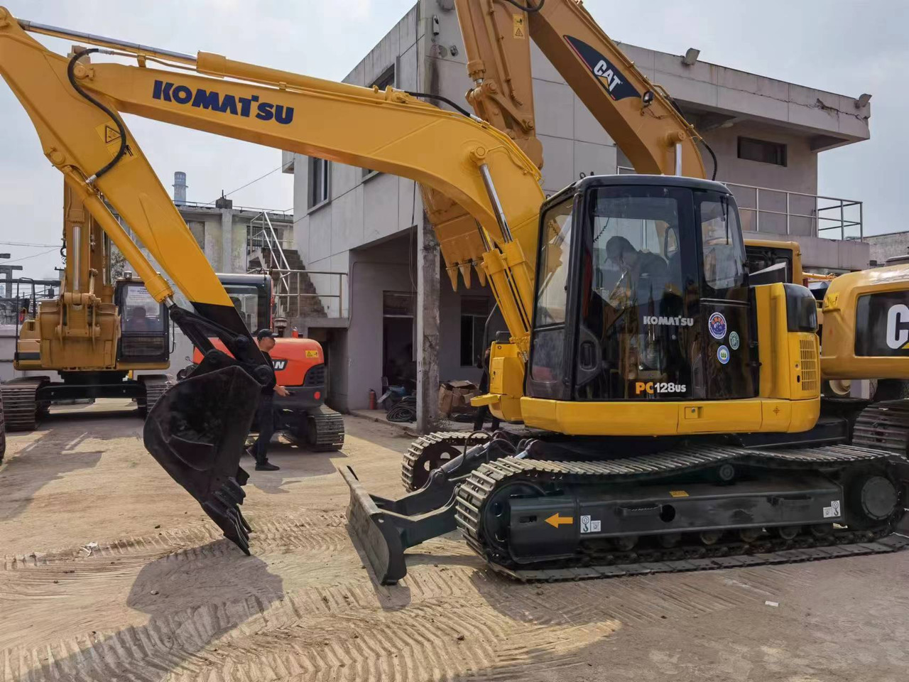 KOMATSU PC128 - Bager goseničar: slika 2 KOMATSU PC128 - Bager goseničar: slika 2
