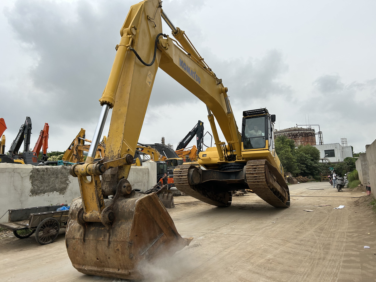 KOMATSU PC400-8 - Bager goseničar: slika 4 KOMATSU PC400-8 - Bager goseničar: slika 4
