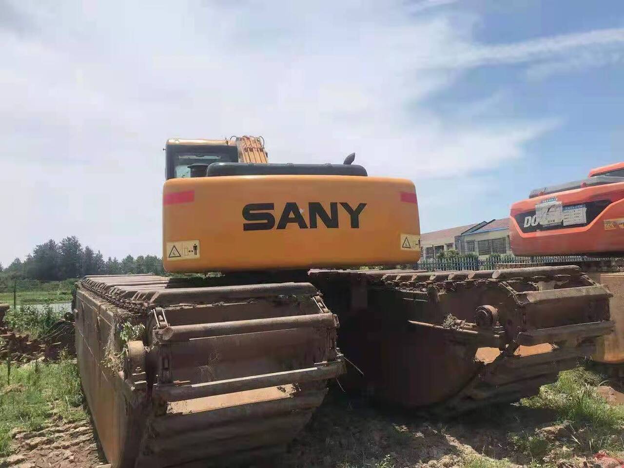 SANY 215C - Amfibijski bager: slika 3 SANY 215C - Amfibijski bager: slika 3