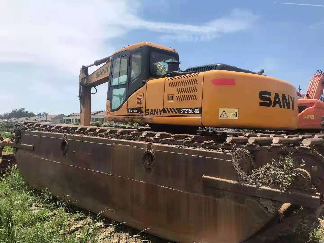 SANY 215C - Amfibijski bager: slika 1 SANY 215C - Amfibijski bager: slika 1
