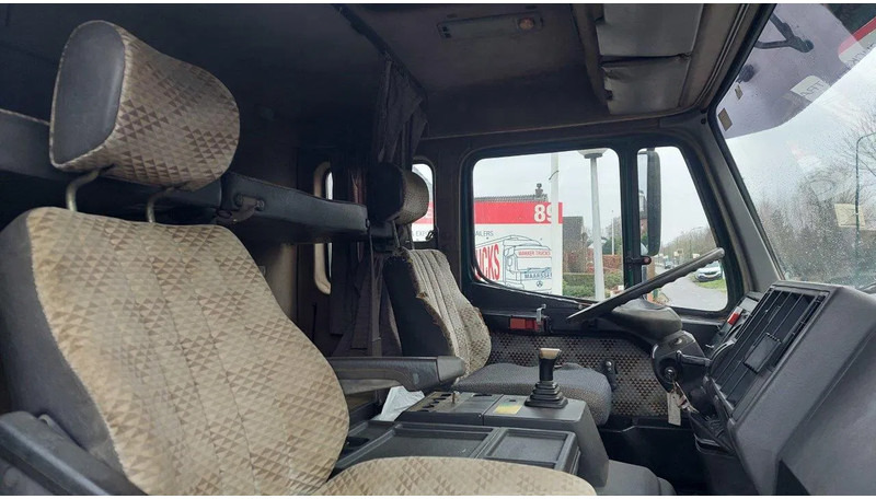 Interior photo 1: Tovornjak prekucnik Mercedes-Benz SK 1735 V8 4x2 Kipper Steel
