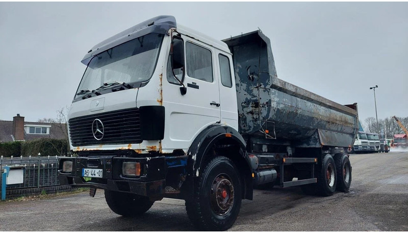 Mercedes-Benz SK 2635 2235 6x4 KIPPER STEEL SPRING MANUAL GEARBOX - Tovornjak prekucnik: slika 1 Mercedes-Benz SK 2635 2235 6x4 KIPPER STEEL SPRING MANUAL GEARBOX - Tovornjak prekucnik: slika 1