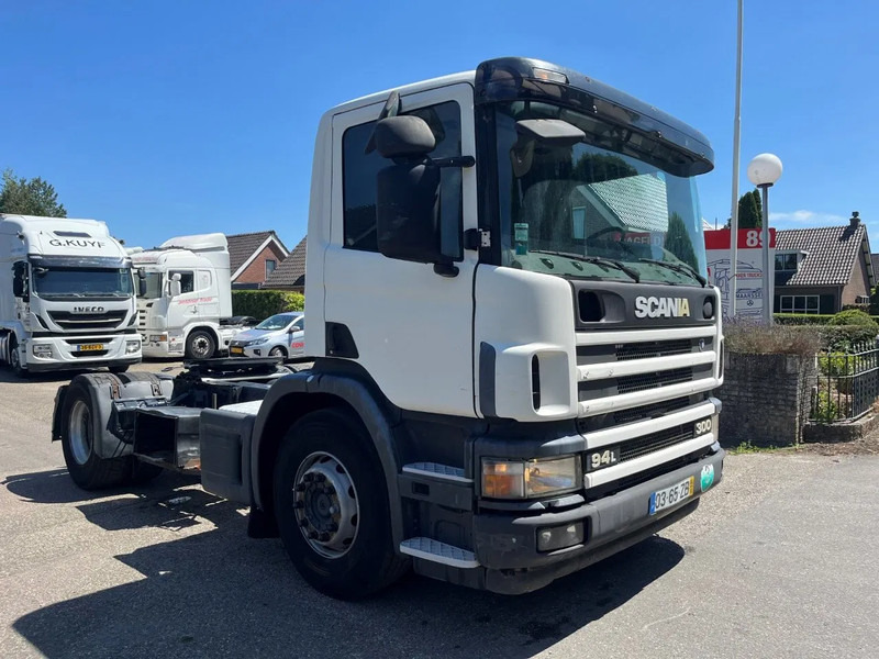 Scania P94-300 94 MANUAL GEARBOX AIRCO RETARDER 10-2004 - Vlačilec: slika 4 Scania P94-300 94 MANUAL GEARBOX AIRCO RETARDER 10-2004 - Vlačilec: slika 4