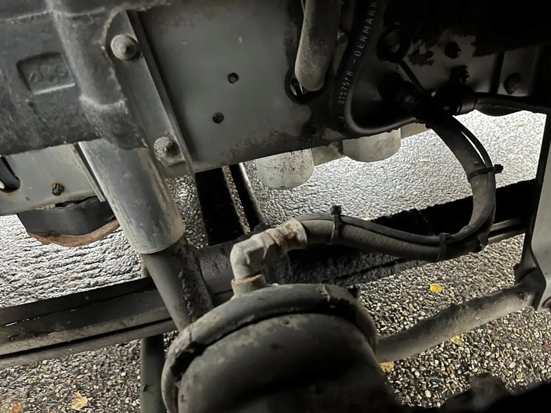 Tovornjak cisterna Volvo FL 611 FL6 11 4x2 with TANK, possible to remove the tank: slika 7 Tovornjak cisterna Volvo FL 611 FL6 11 4x2 with TANK, possible to remove the tank: slika 7