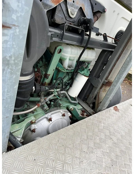 Tovornjak cisterna Volvo FL 611 FL6 11 4x2 with TANK, possible to remove the tank: slika 13 Tovornjak cisterna Volvo FL 611 FL6 11 4x2 with TANK, possible to remove the tank: slika 13