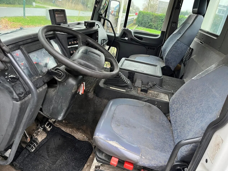 Tovornjak cisterna Volvo FL 611 FL6 11 4x2 with TANK, possible to remove the tank: slika 14 Tovornjak cisterna Volvo FL 611 FL6 11 4x2 with TANK, possible to remove the tank: slika 14