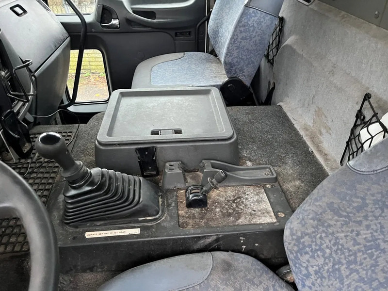 Tovornjak cisterna Volvo FL 611 FL6 11 4x2 with TANK, possible to remove the tank: slika 15 Tovornjak cisterna Volvo FL 611 FL6 11 4x2 with TANK, possible to remove the tank: slika 15