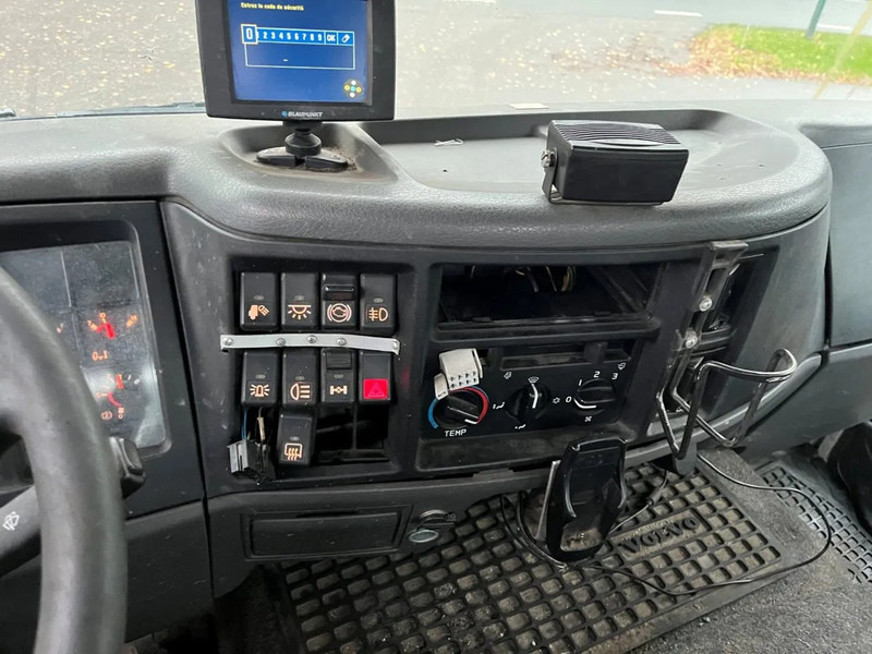 Tovornjak cisterna Volvo FL 611 FL6 11 4x2 with TANK, possible to remove the tank: slika 16 Tovornjak cisterna Volvo FL 611 FL6 11 4x2 with TANK, possible to remove the tank: slika 16