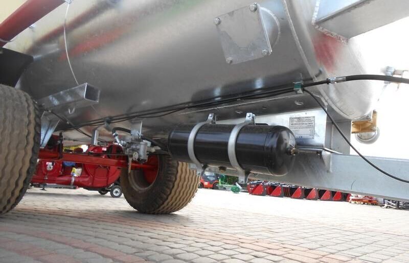 POMOT Single-axial tanker truck/ Beczkowóz wóz asenizacyjny 5000 l - Cisterna za gnojevko: slika 5 POMOT Single-axial tanker truck/ Beczkowóz wóz asenizacyjny 5000 l - Cisterna za gnojevko: slika 5