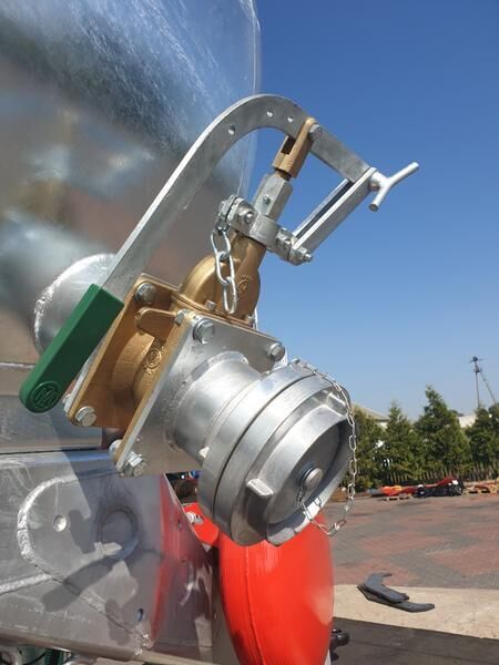 POMOT Single-axial tanker truck/ Beczkowóz wóz asenizacyjny 8000 l - Cisterna za gnojevko: slika 3 POMOT Single-axial tanker truck/ Beczkowóz wóz asenizacyjny 8000 l - Cisterna za gnojevko: slika 3