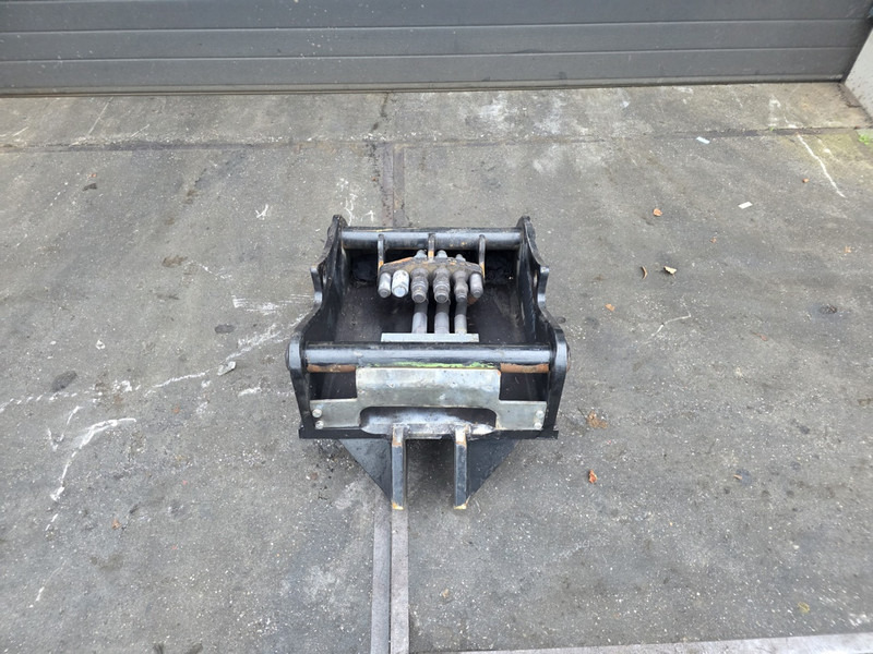 Oilquick kopplaat oq70/55 adaptor plate oilquick 70 55 steelwrist - Hitra spojka za Gradbeni stroj: slika 1 Oilquick kopplaat oq70/55 adaptor plate oilquick 70 55 steelwrist - Hitra spojka za Gradbeni stroj: slika 1