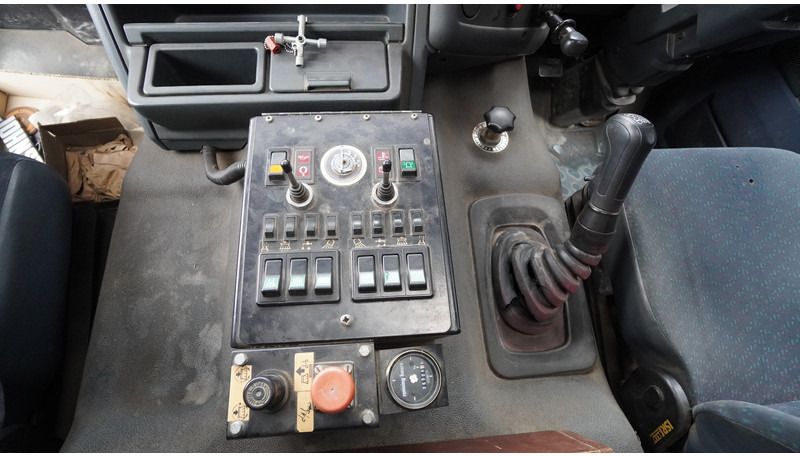 DAF 65.180 ATI STREET SWEPER RH DRIVE MANUAL GARBOX 96.000KM - Vozilo za pometanje: slika 5 DAF 65.180 ATI STREET SWEPER RH DRIVE MANUAL GARBOX 96.000KM - Vozilo za pometanje: slika 5