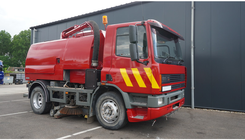 DAF 65.180 ATI STREET SWEPER RH DRIVE MANUAL GARBOX 96.000KM - Vozilo za pometanje: slika 4 DAF 65.180 ATI STREET SWEPER RH DRIVE MANUAL GARBOX 96.000KM - Vozilo za pometanje: slika 4