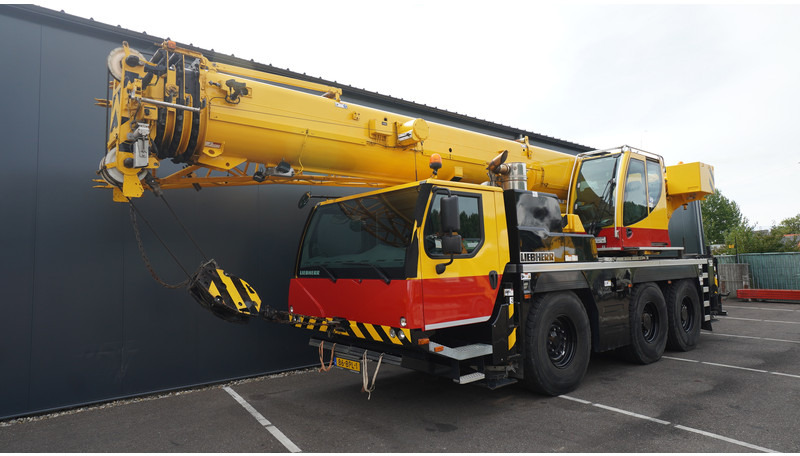 Liebherr LTM 1050-3.1 6X4X6 WITH JIB VARIOBASE - Tovornjak z dvigalom: slika 4 Liebherr LTM 1050-3.1 6X4X6 WITH JIB VARIOBASE - Tovornjak z dvigalom: slika 4