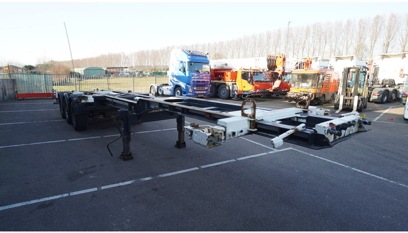 Renders 3 AXLE EXTENDABLE CONTAINER TRANSPORT TRAILER - Kontejnerska polprikolica/ Polprikolica z zamenljivim tovoriščem: slika 3 Renders 3 AXLE EXTENDABLE CONTAINER TRANSPORT TRAILER - Kontejnerska polprikolica/ Polprikolica z zamenljivim tovoriščem: slika 3