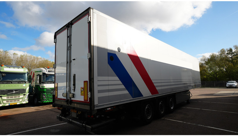 Polprikolica hladilnik Schmitz Cargobull 3 AXLE FRIGO TRAILER WITH THERMO KING BI-TEMP: slika 7