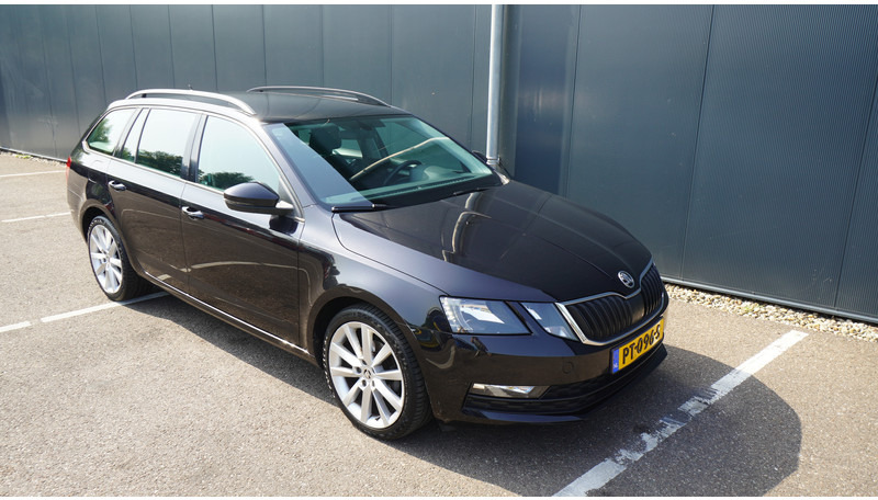 Škoda Octavia COMBI 1.6TDI DSG 85KW GREENTECH AMBITION BUSINESS - Minibus, Potniški kombi: slika 4 Škoda Octavia COMBI 1.6TDI DSG 85KW GREENTECH AMBITION BUSINESS - Minibus, Potniški kombi: slika 4