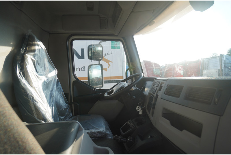 Volvo FL 280 CLOSED BOX BROKEN ENGINE NOT DRIVABLE - Tovornjak zabojnik: slika 5 Volvo FL 280 CLOSED BOX BROKEN ENGINE NOT DRIVABLE - Tovornjak zabojnik: slika 5