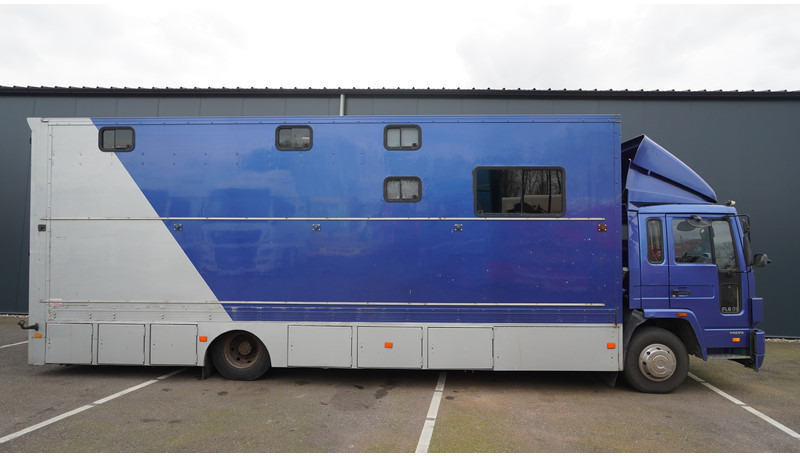 Volvo FL 6-9 HORSE TRANSPORT 341.000KM MANUAL GEARBOX - Tovornjak za prevoz konj: slika 2 Volvo FL 6-9 HORSE TRANSPORT 341.000KM MANUAL GEARBOX - Tovornjak za prevoz konj: slika 2