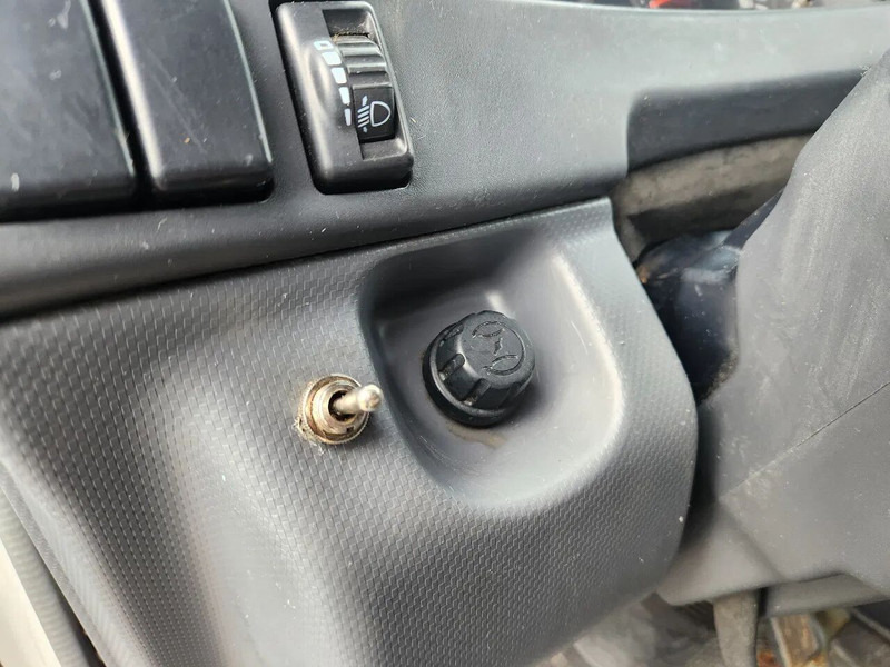 Dostavno vozilo prekucnik Isuzu N 2011, 3.0L, Euro 5, 157000km, Manual, New APK/TUV: slika 17