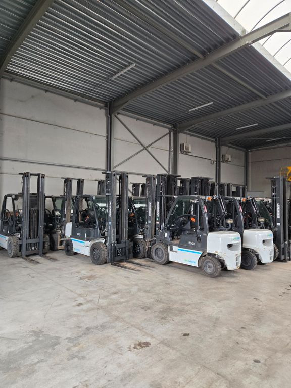 Nissan YG1D2A30Q 17pc - Diesel viličar: slika 1 Nissan YG1D2A30Q 17pc - Diesel viličar: slika 1