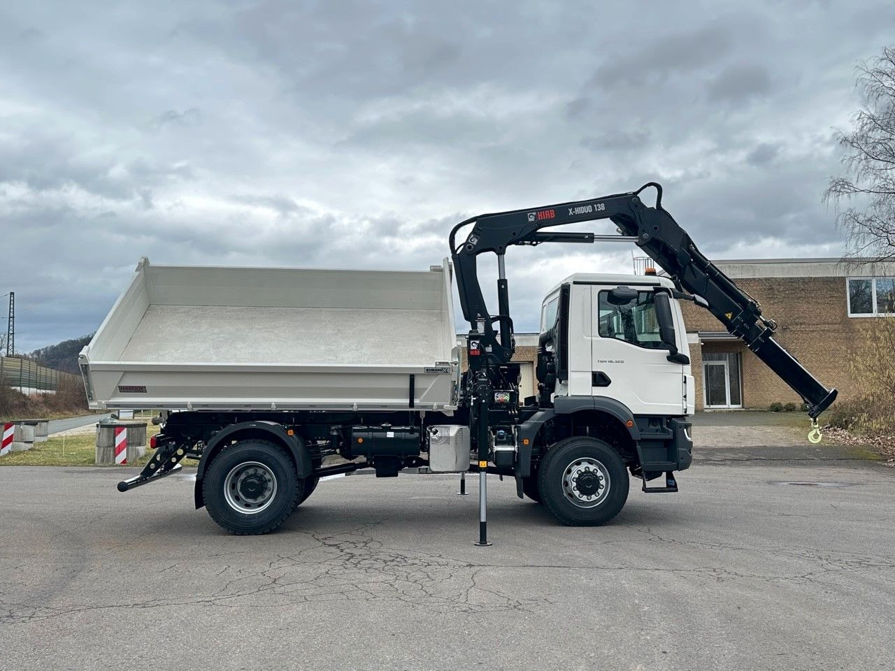 MAN TGM 18.320 4x4 Euro6e Hiab X-HiDuo 138DS-3 - Tovornjak prekucnik, Tovornjak z dvigalom: slika 4 MAN TGM 18.320 4x4 Euro6e Hiab X-HiDuo 138DS-3 - Tovornjak prekucnik, Tovornjak z dvigalom: slika 4