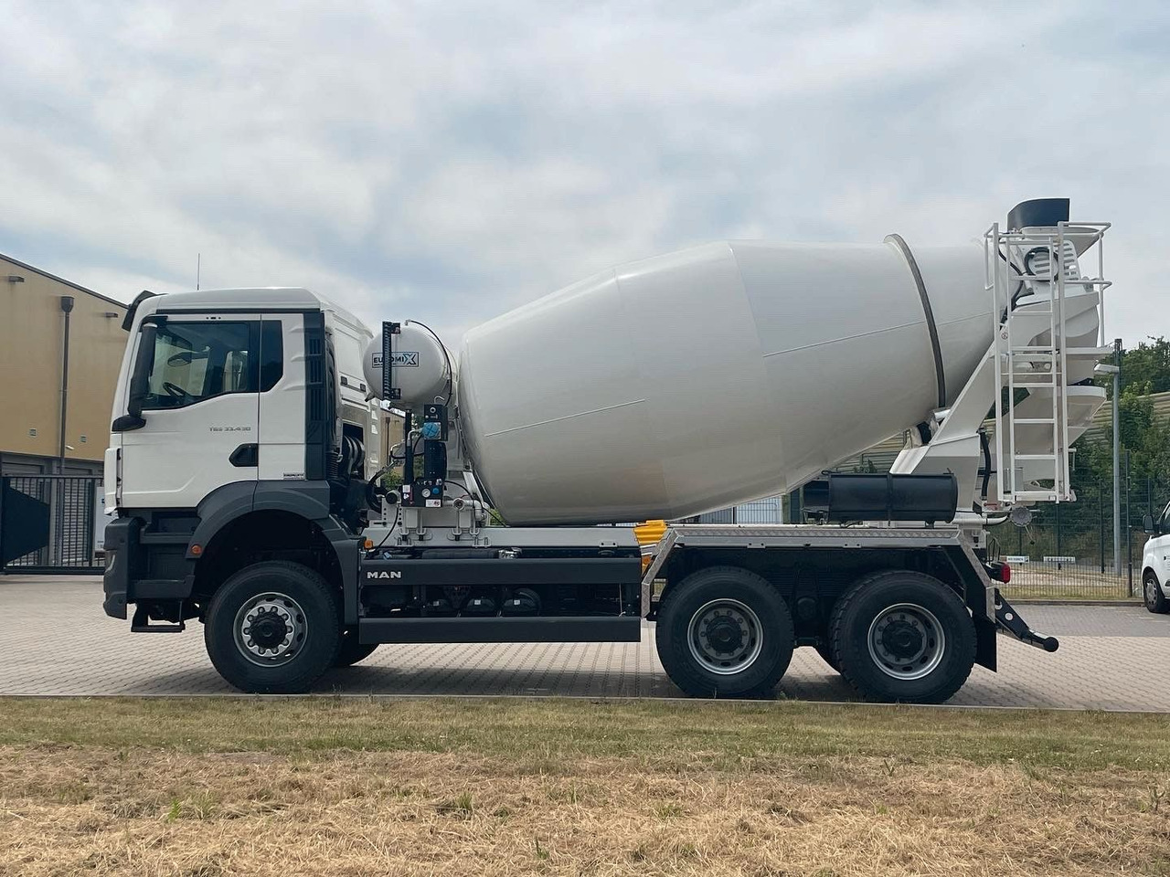 MAN TGS 33.440 / 6X6 Euro6e Euromix MTP EM 7 L - Avtomešalec: slika 4 MAN TGS 33.440 / 6X6 Euro6e Euromix MTP EM 7 L - Avtomešalec: slika 4