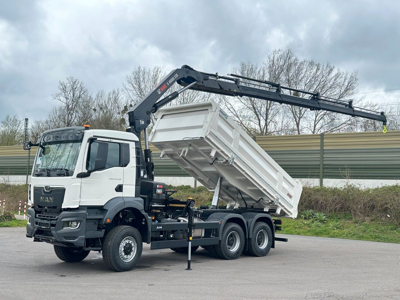MAN TGS 33.440 6x6 /3-Seiten- Kipper / HIAB 228-4 - Tovornjak prekucnik, Tovornjak z dvigalom: slika 1 MAN TGS 33.440 6x6 /3-Seiten- Kipper / HIAB 228-4 - Tovornjak prekucnik, Tovornjak z dvigalom: slika 1