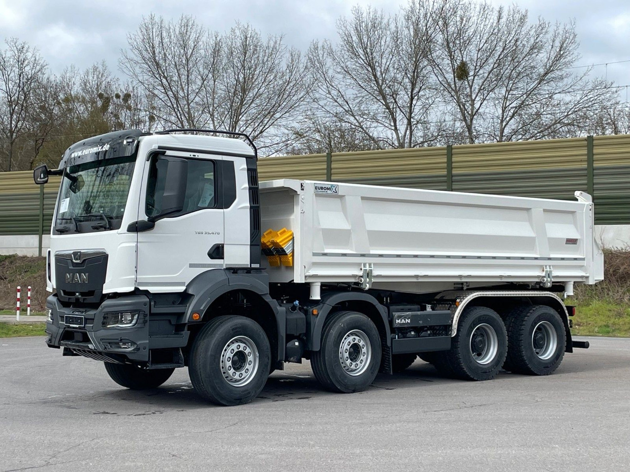MAN TGS 35.520 8x4 EuromixMTP 3-Seiten-Kipper - Tovornjak prekucnik: slika 2 MAN TGS 35.520 8x4 EuromixMTP 3-Seiten-Kipper - Tovornjak prekucnik: slika 2
