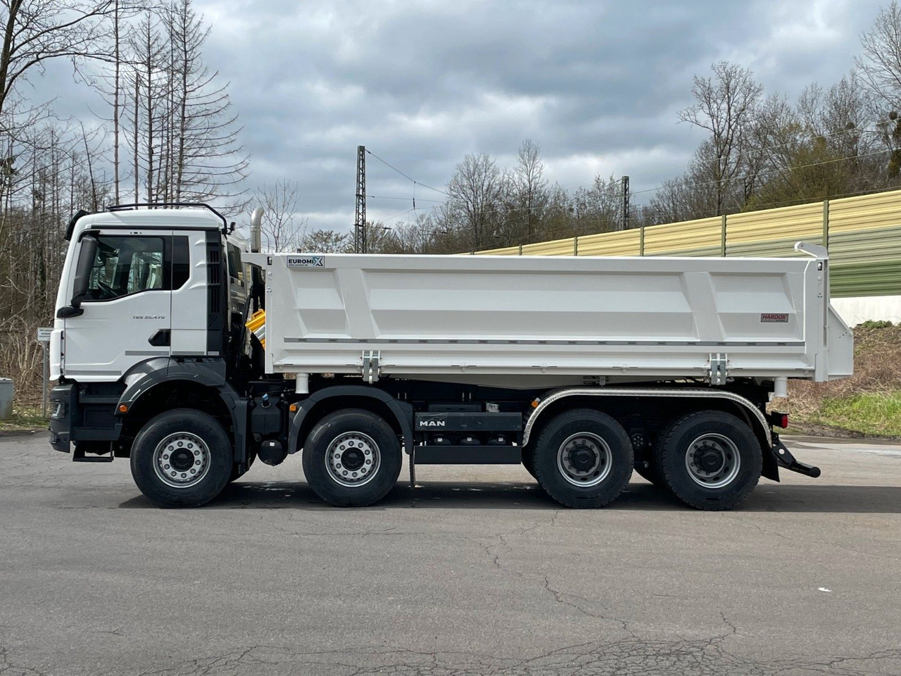 MAN TGS 35.520 8x4 EuromixMTP 3-Seiten-Kipper - Tovornjak prekucnik: slika 3 MAN TGS 35.520 8x4 EuromixMTP 3-Seiten-Kipper - Tovornjak prekucnik: slika 3