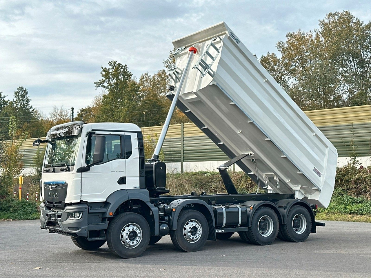 MAN TGS 41.520 BB 8X4 Euromix Retarder - Tovornjak prekucnik: slika 1 MAN TGS 41.520 BB 8X4 Euromix Retarder - Tovornjak prekucnik: slika 1