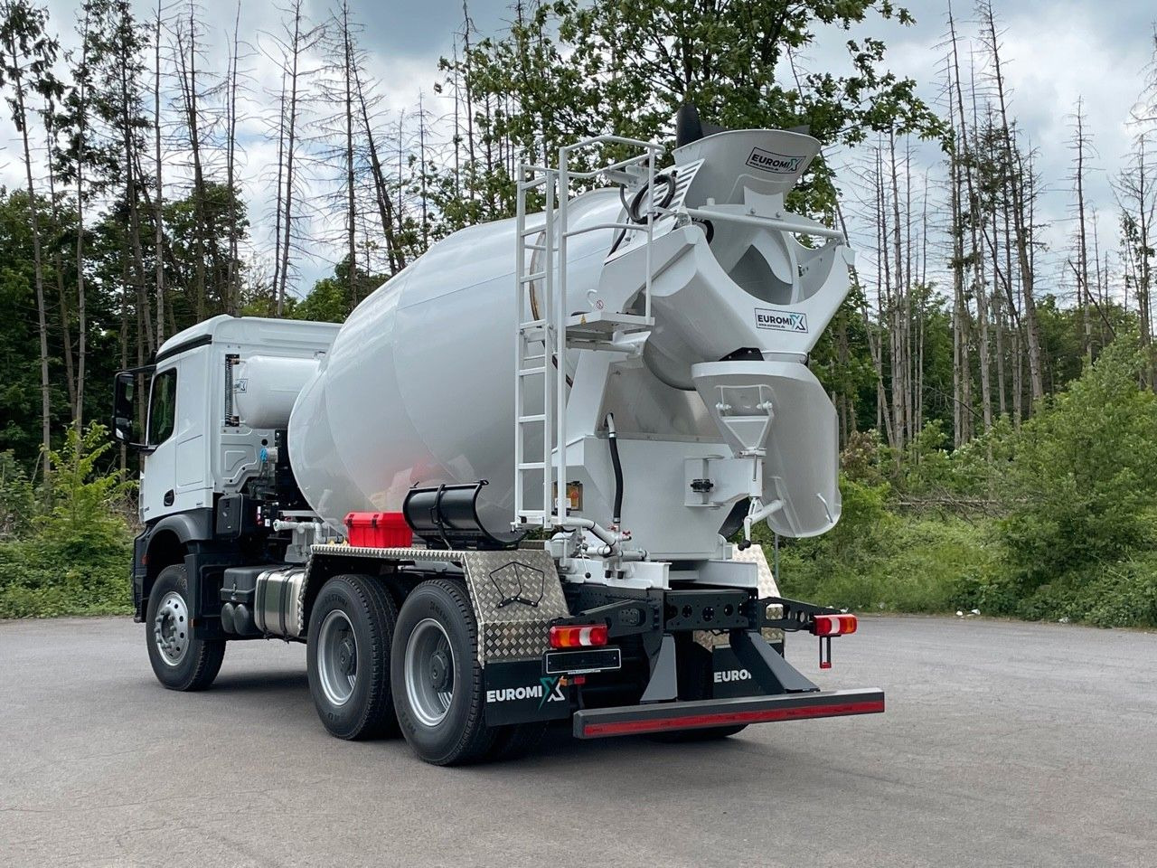 Mercedes-Benz 3348 6X4 Arcos 5 EuromixMTP EM 9 R - Avtomešalec: slika 4 Mercedes-Benz 3348 6X4 Arcos 5 EuromixMTP EM 9 R - Avtomešalec: slika 4