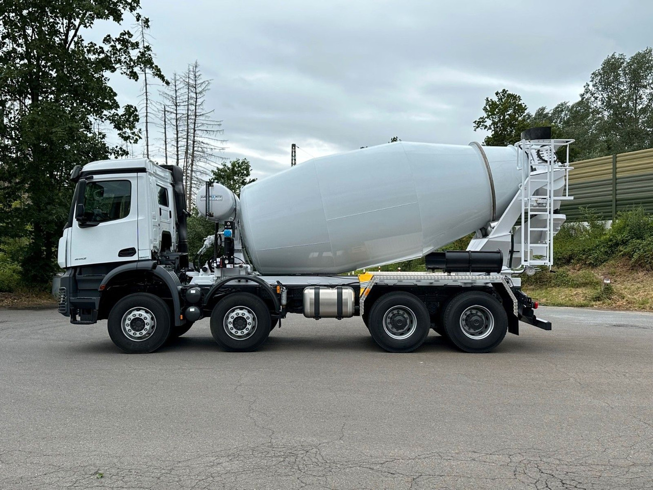 Mercedes-Benz AROCS 5 4142 B 8X4 Euro 3 EuromixMTP EM 10 - Avtomešalec: slika 4 Mercedes-Benz AROCS 5 4142 B 8X4 Euro 3 EuromixMTP EM 10 - Avtomešalec: slika 4