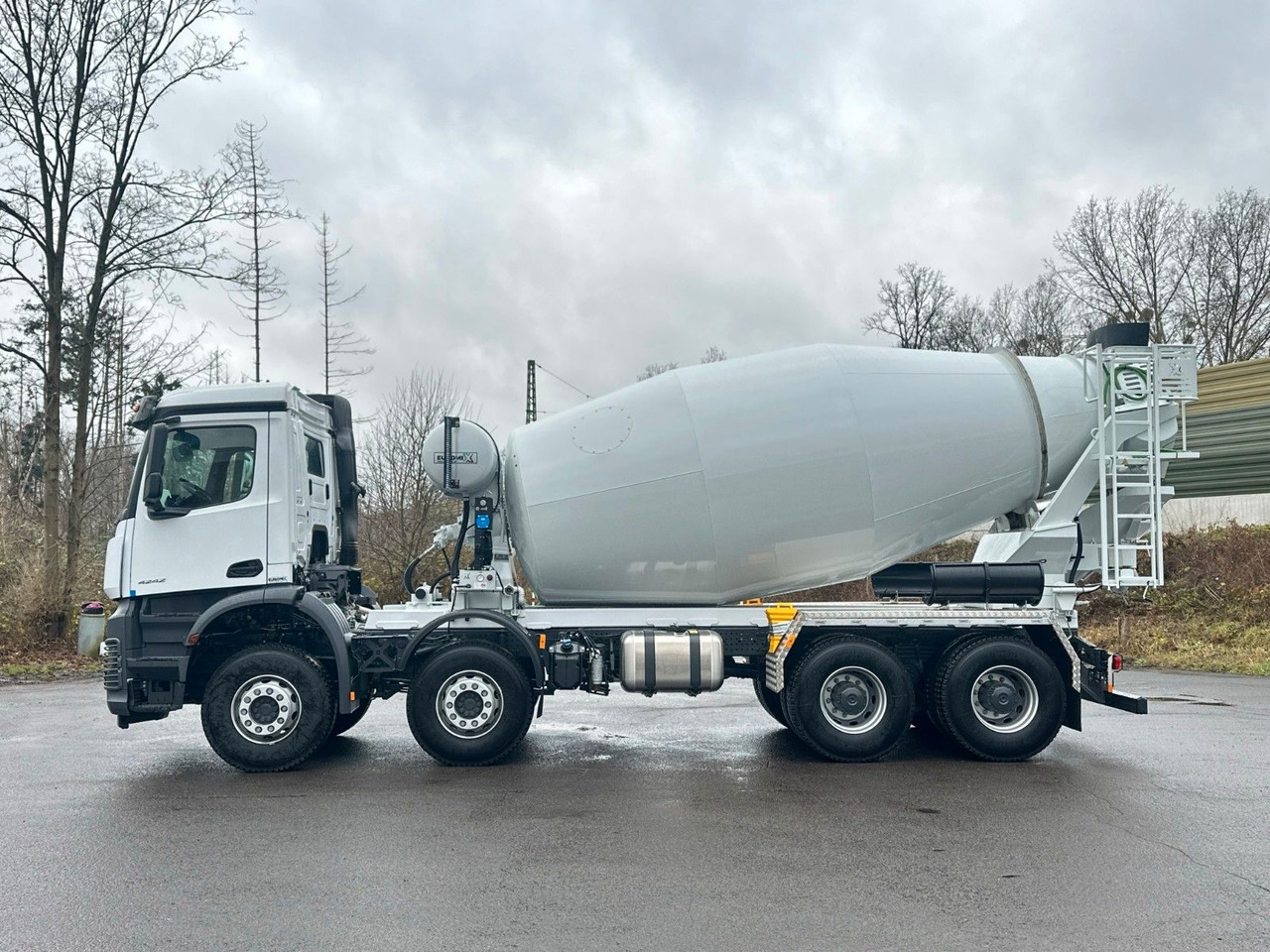 Mercedes-Benz AROCS 5 4242 8x4 Euro5 EuromixMTP EM 12m R - Avtomešalec: slika 4 Mercedes-Benz AROCS 5 4242 8x4 Euro5 EuromixMTP EM 12m R - Avtomešalec: slika 4