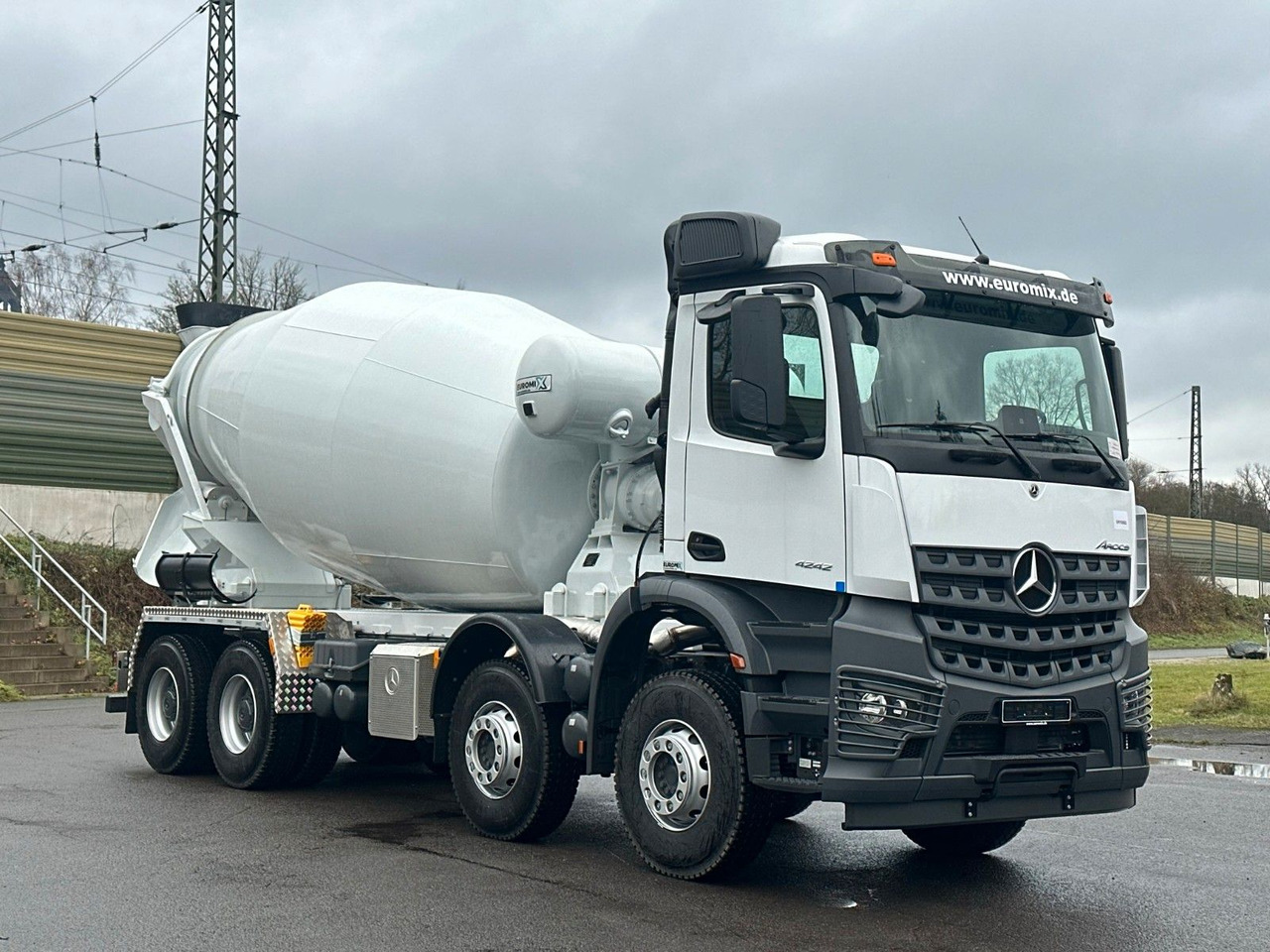 Mercedes-Benz AROCS 5 4242 8x4 Euro5 EuromixMTP EM 12m R - Avtomešalec: slika 1 Mercedes-Benz AROCS 5 4242 8x4 Euro5 EuromixMTP EM 12m R - Avtomešalec: slika 1