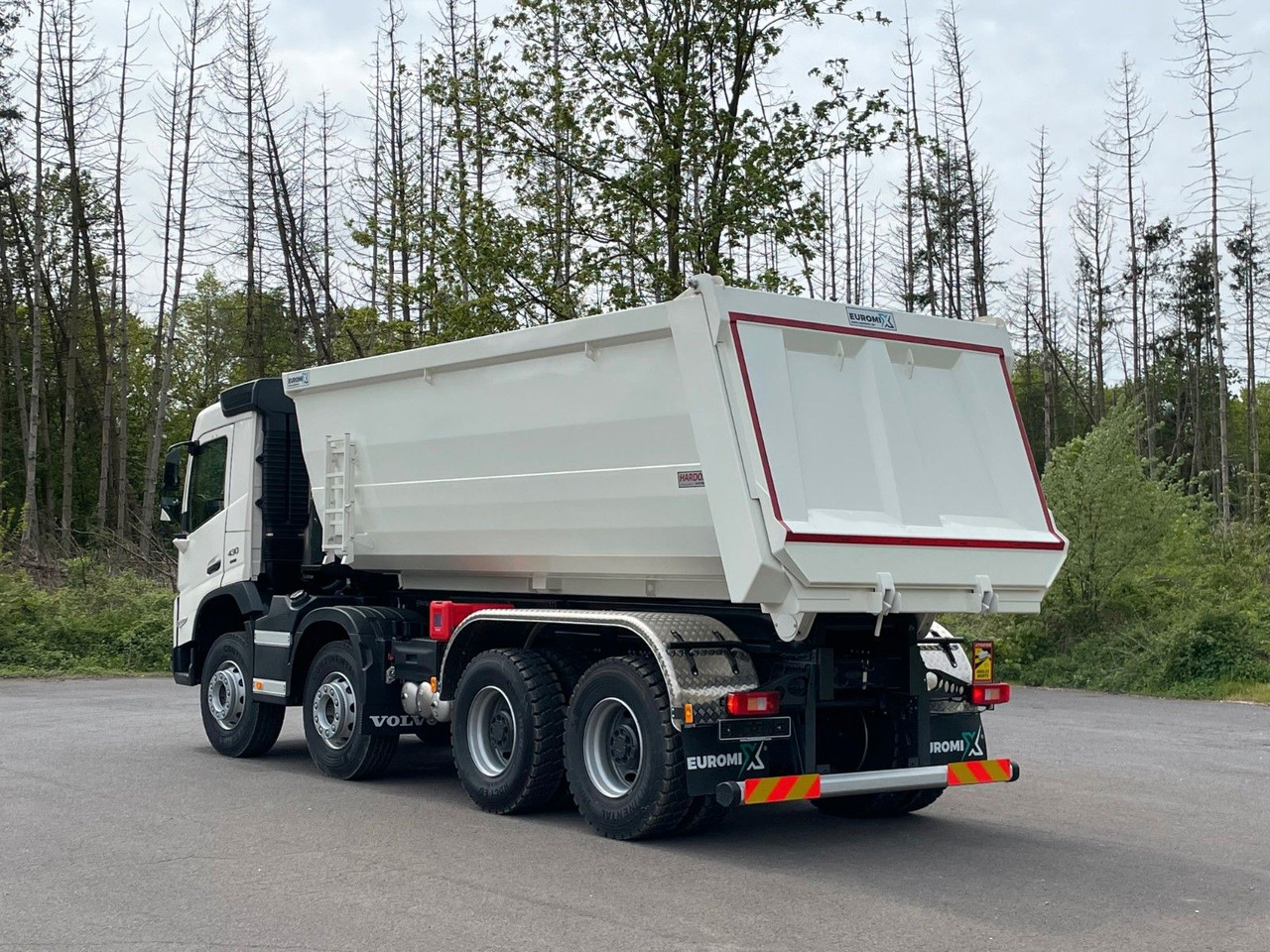 Volvo FMX 460 8x4 EuromixMTP EMK 20m³ Mulden Kipper - Tovornjak prekucnik: slika 4 Volvo FMX 460 8x4 EuromixMTP EMK 20m³ Mulden Kipper - Tovornjak prekucnik: slika 4