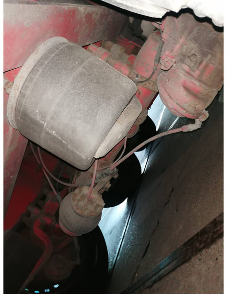 Curtain semi-trailer with used aboveground 2700 &4850L tanks Gas, Gaz, LPG, GPL, Propane, Butane tank ID 8.370 - Polprikolica cisterna: slika 4 Curtain semi-trailer with used aboveground 2700 &4850L tanks Gas, Gaz, LPG, GPL, Propane, Butane tank ID 8.370 - Polprikolica cisterna: slika 4