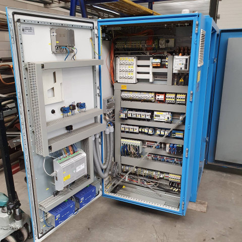 ZIEGLER Generator, WKK, M.A.N. motor (E0834) 50 KW electric/ 80KW thermic 1500 RPM 4 cylinders Sound muted - Rezervni deli za Tovornjak: slika 2 ZIEGLER Generator, WKK, M.A.N. motor (E0834) 50 KW electric/ 80KW thermic 1500 RPM 4 cylinders Sound muted - Rezervni deli za Tovornjak: slika 2