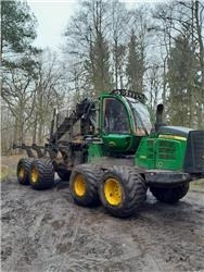 John Deere 1110 E - Forvarder: slika 1 John Deere 1110 E - Forvarder: slika 1