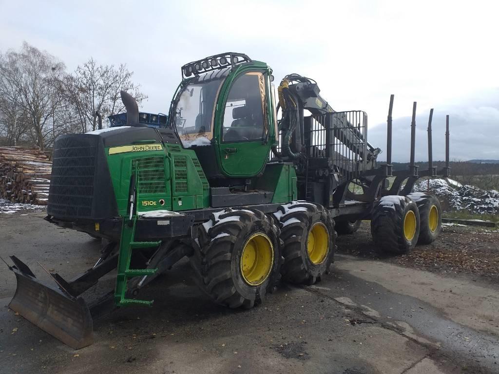 John Deere 1510 E - Forvarder: slika 1 John Deere 1510 E - Forvarder: slika 1