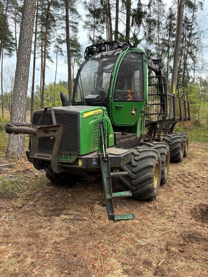 John Deere 810 E - Forvarder: slika 1 John Deere 810 E - Forvarder: slika 1