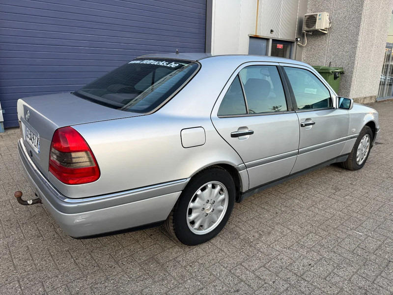 Mercedes-Benz C-Klasse **C180-PETROL-AC** - Limuzina: slika 4 Mercedes-Benz C-Klasse **C180-PETROL-AC** - Limuzina: slika 4