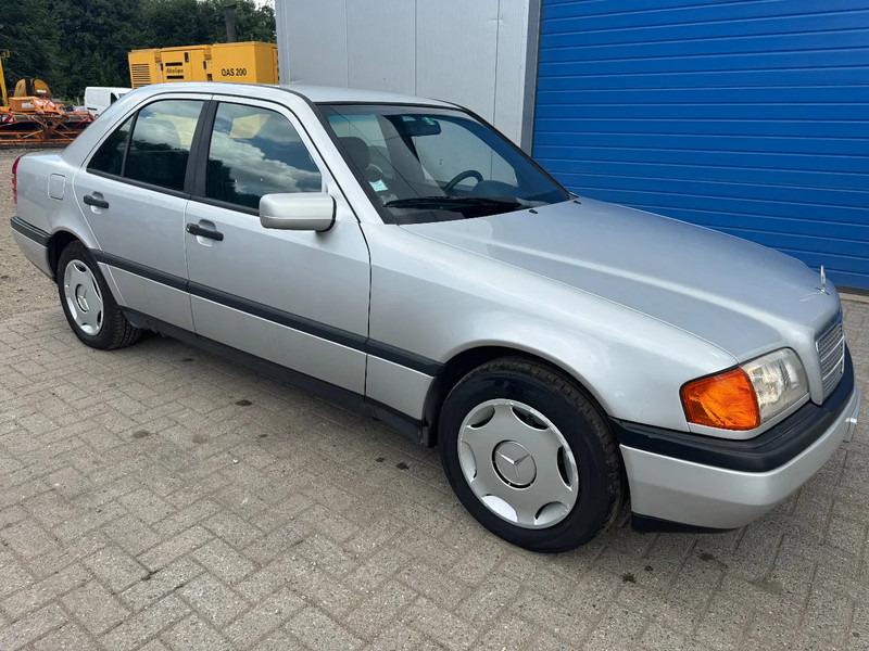 Mercedes-Benz C-Klasse **C250DIESEL+AIRCO** - Limuzina: slika 3 Mercedes-Benz C-Klasse **C250DIESEL+AIRCO** - Limuzina: slika 3