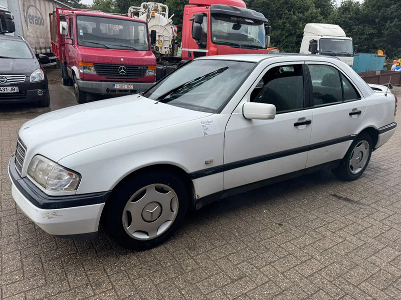 Mercedes-Benz C-Klasse **C250DIESEL** - Limuzina: slika 1 Mercedes-Benz C-Klasse **C250DIESEL** - Limuzina: slika 1