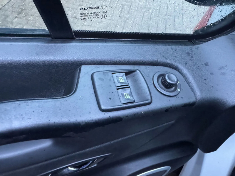 Reševalno vozilo Opel Vivaro **AMBULANCE-RETTUNGSWAGEN**: slika 13 Reševalno vozilo Opel Vivaro **AMBULANCE-RETTUNGSWAGEN**: slika 13