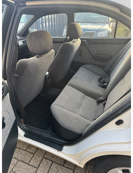 Limuzina Toyota Carina E **1600XLI-VERRY CLEAN**: slika 7