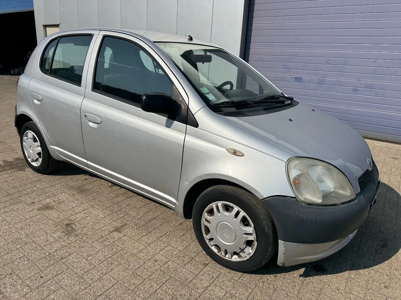 Toyota Yaris **PETROL-AIRCO** - Kombilimuzina: slika 3 Toyota Yaris **PETROL-AIRCO** - Kombilimuzina: slika 3