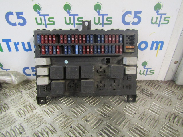 DAF CF 85 FUSEBOARD P/NO 1452112 - Električni sistem za Tovornjak: slika 1 DAF CF 85 FUSEBOARD P/NO 1452112 - Električni sistem za Tovornjak: slika 1